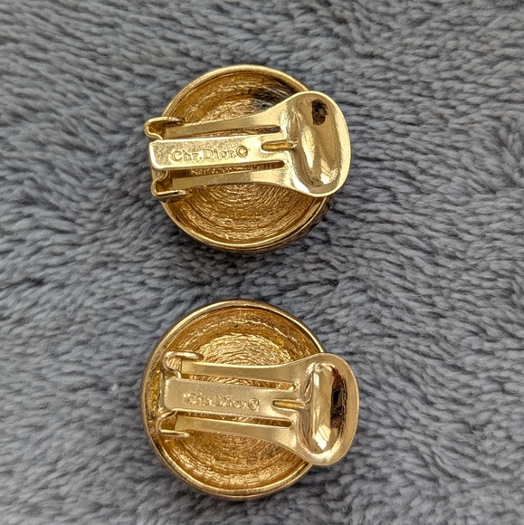 Christian Dior faux pearl vintage clip on earrings with rhinestones - Picture 4 of 15